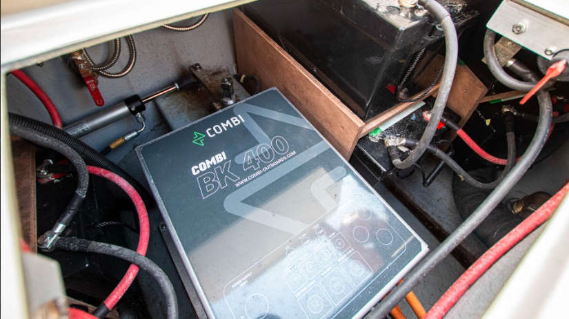 foto: 6 LONG  ISLAND 33   RUNABOUT HYBRID  