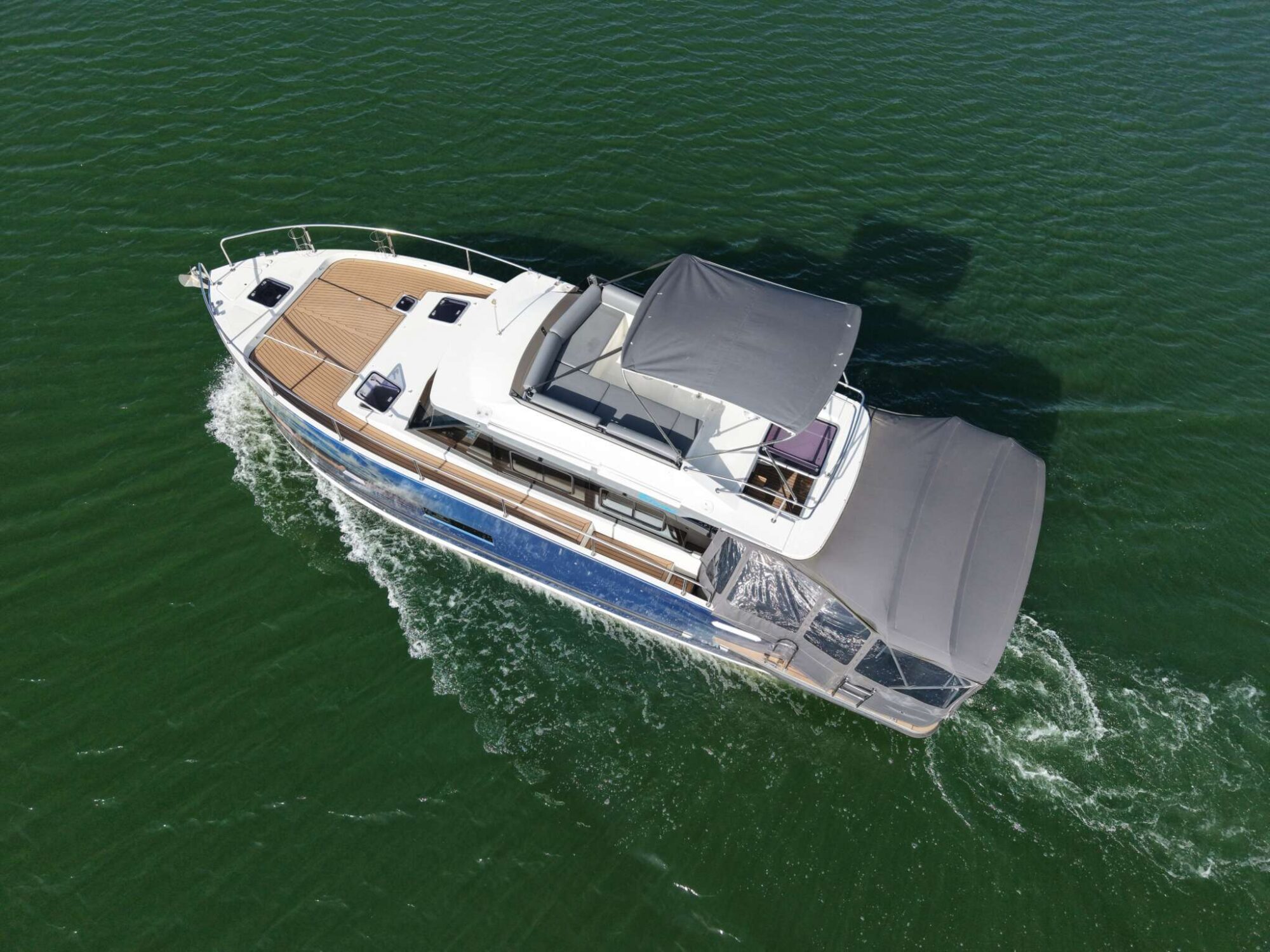 foto: 36 Cobra Yachts Cobra Yachts Futura 40 Grand Horizon