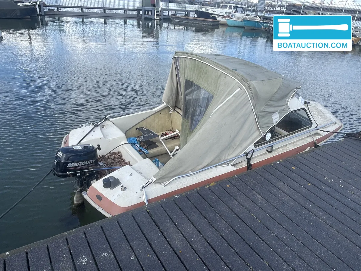 foto: 7 Motorboat 400