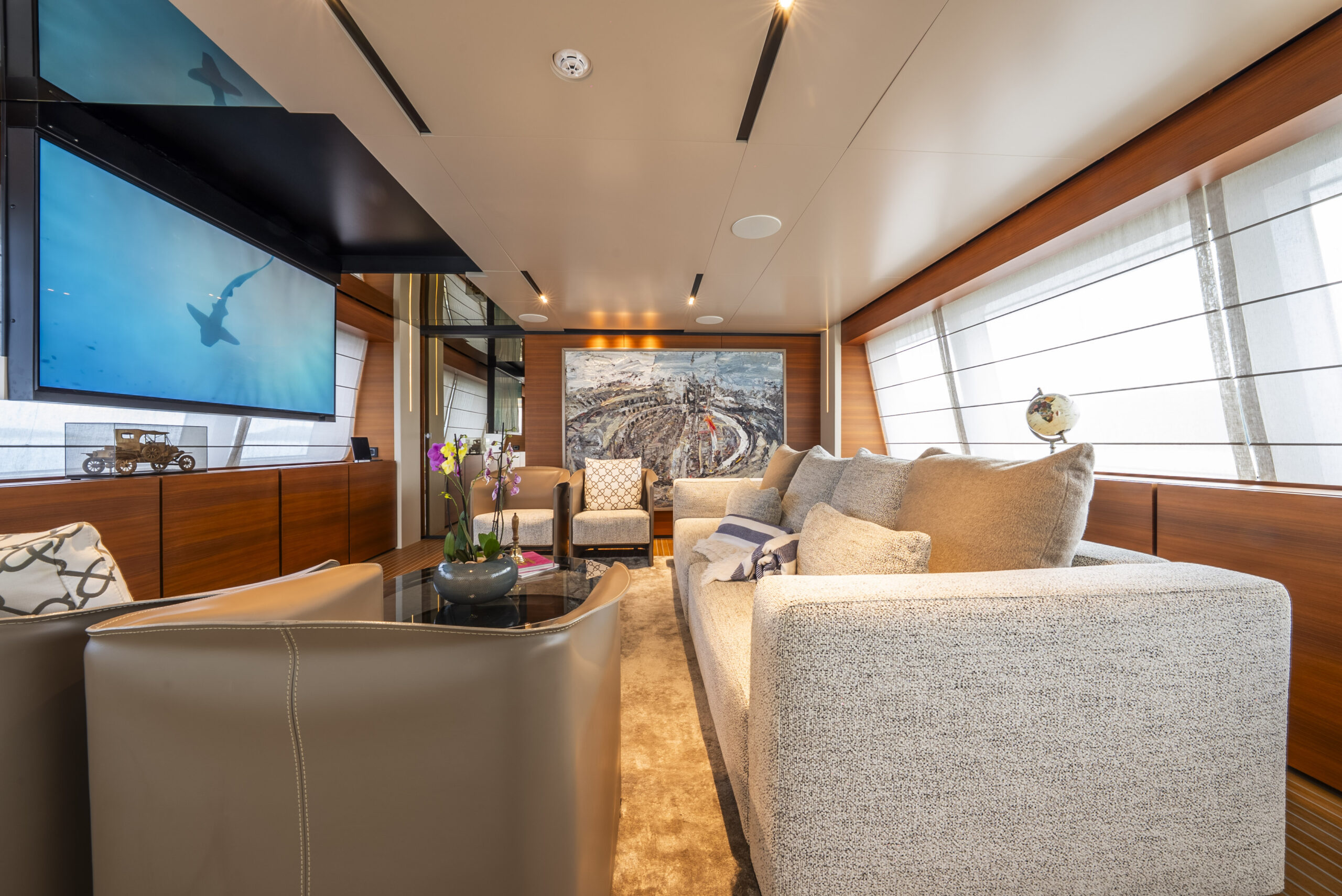 foto: 80 Custom Line Navetta 33
