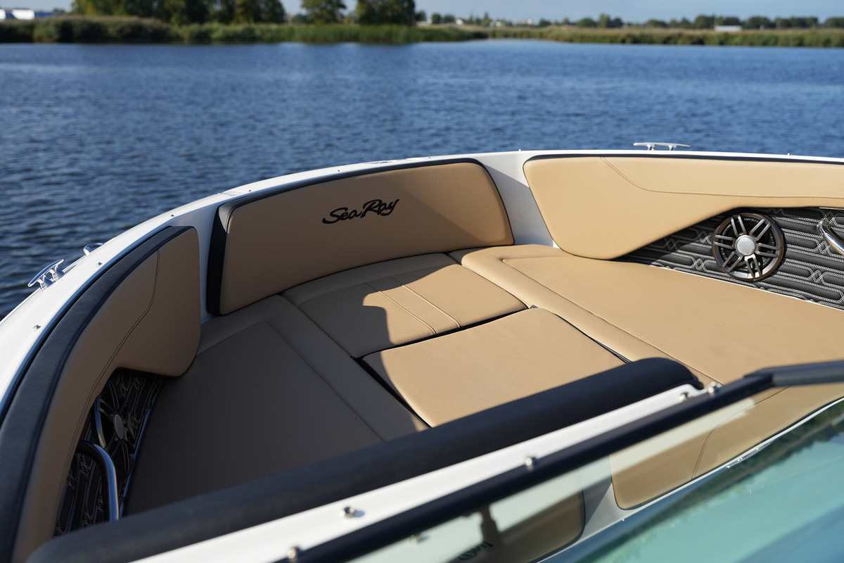 foto: 36 Sea Ray SPX 210