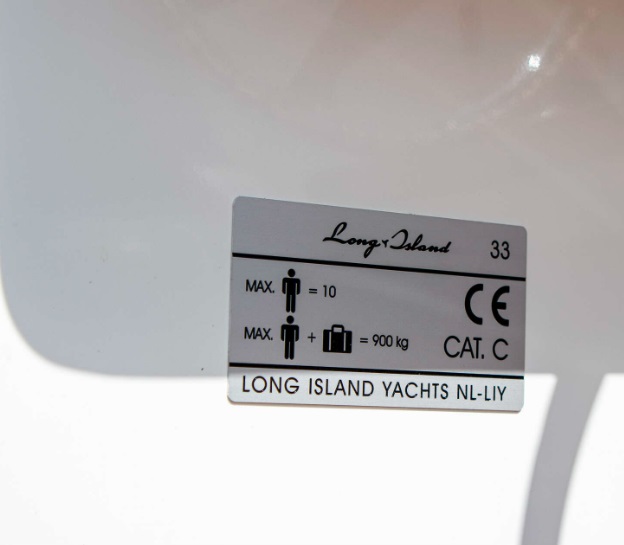 foto: 8 LONG  ISLAND 33   RUNABOUT HYBRID  