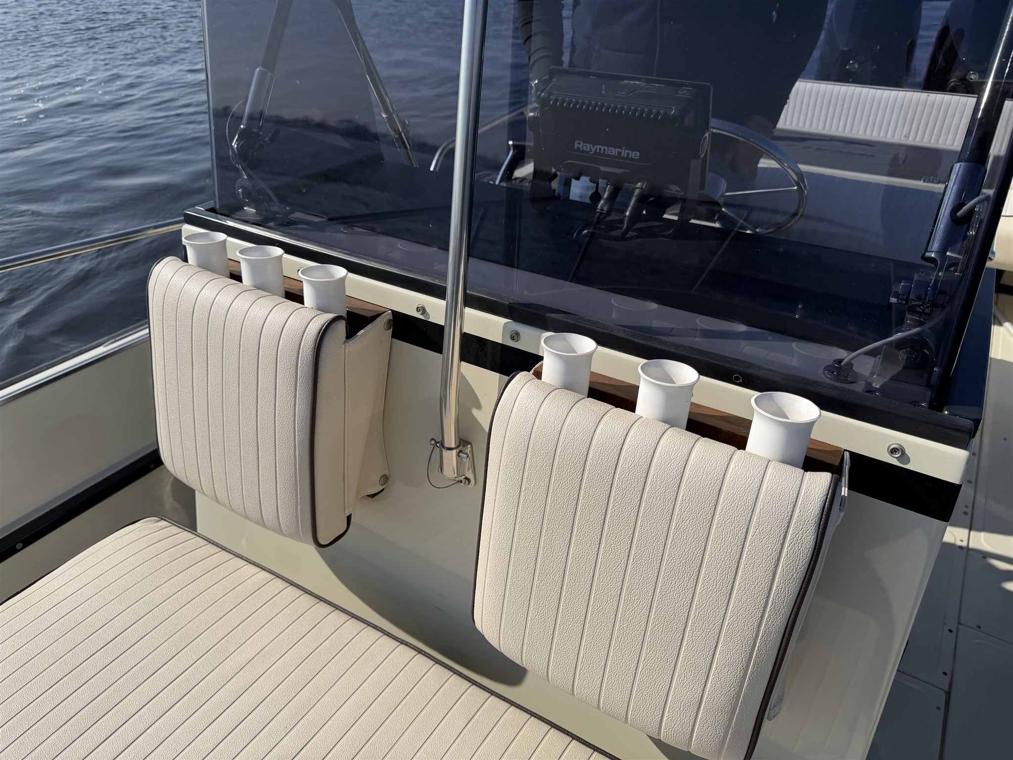 foto: 27 Boston Whaler OUTRAGE 25