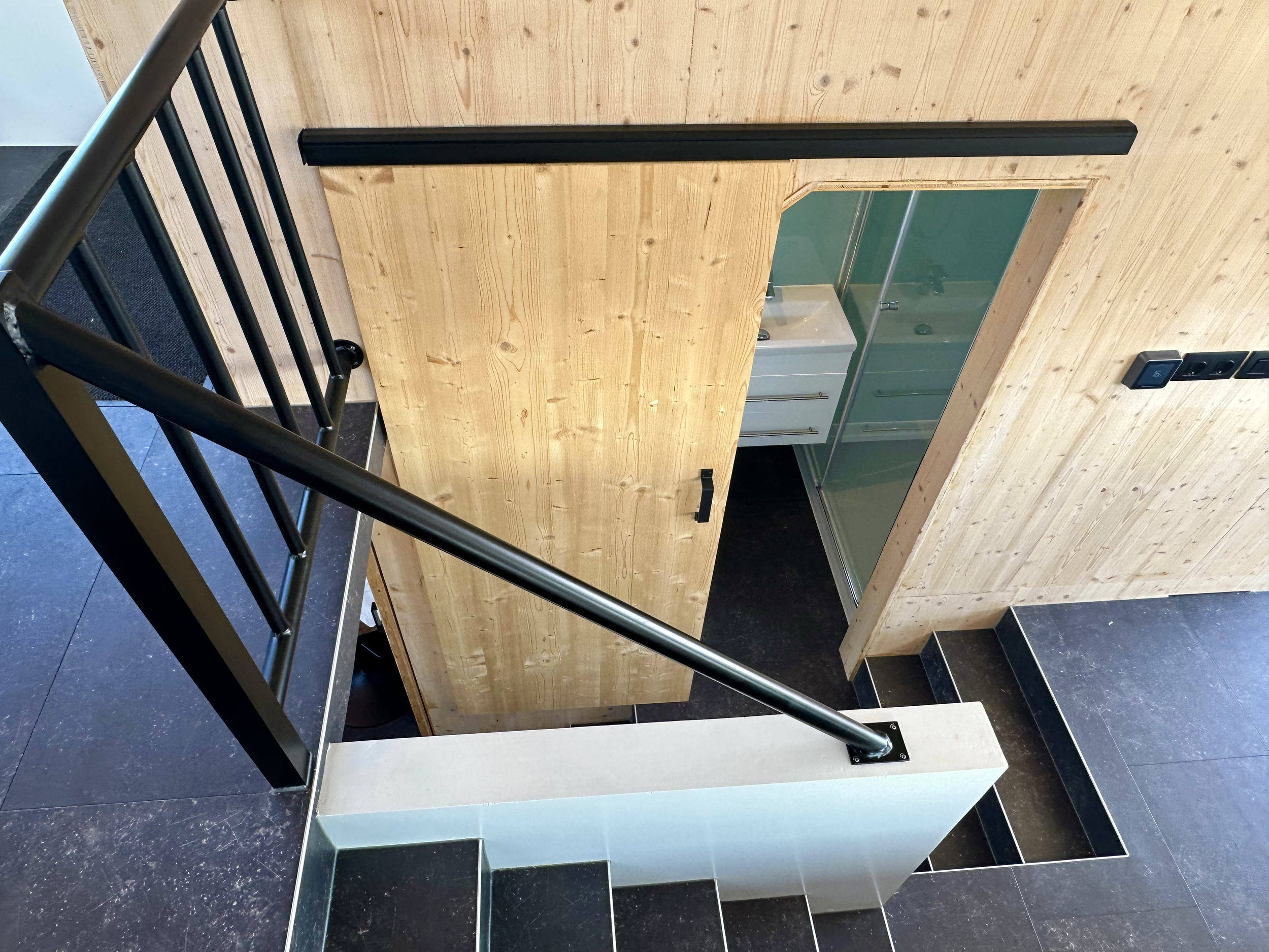 foto: 37 HOMESHIP VaarLoft Volledig Elektrische Houseboat