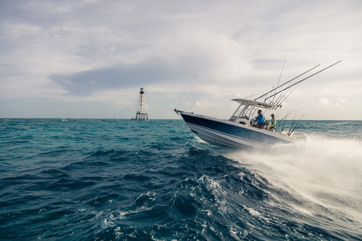 foto: 8 Boston Whaler 230 Outrage