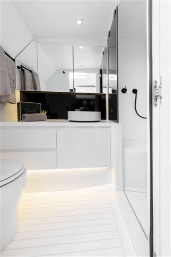 foto: 24 Vandutch 48 - New