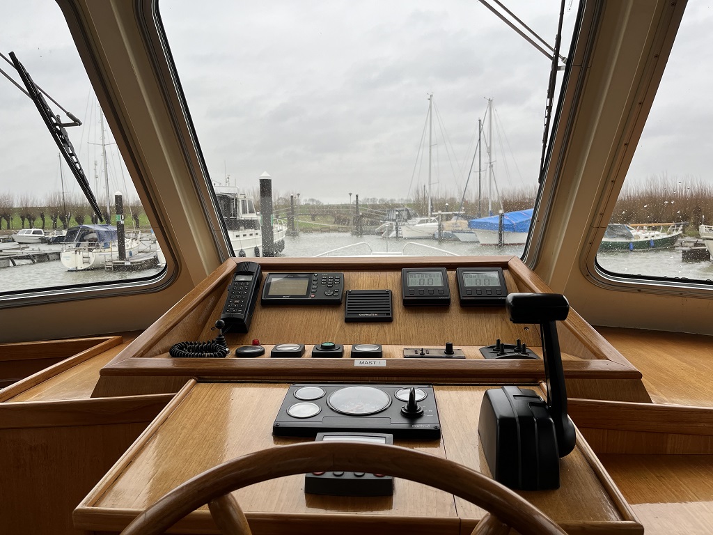 foto: 28 Blauwe Hand Trawler 1400
