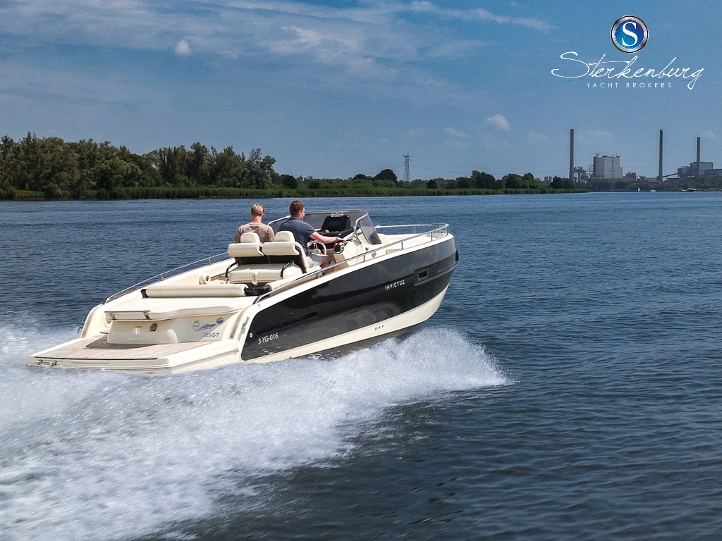 foto: 32 Invictus 280 GT