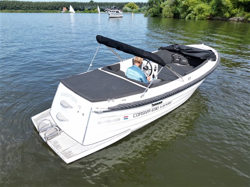 foto: 12 Corsiva 690 Tender