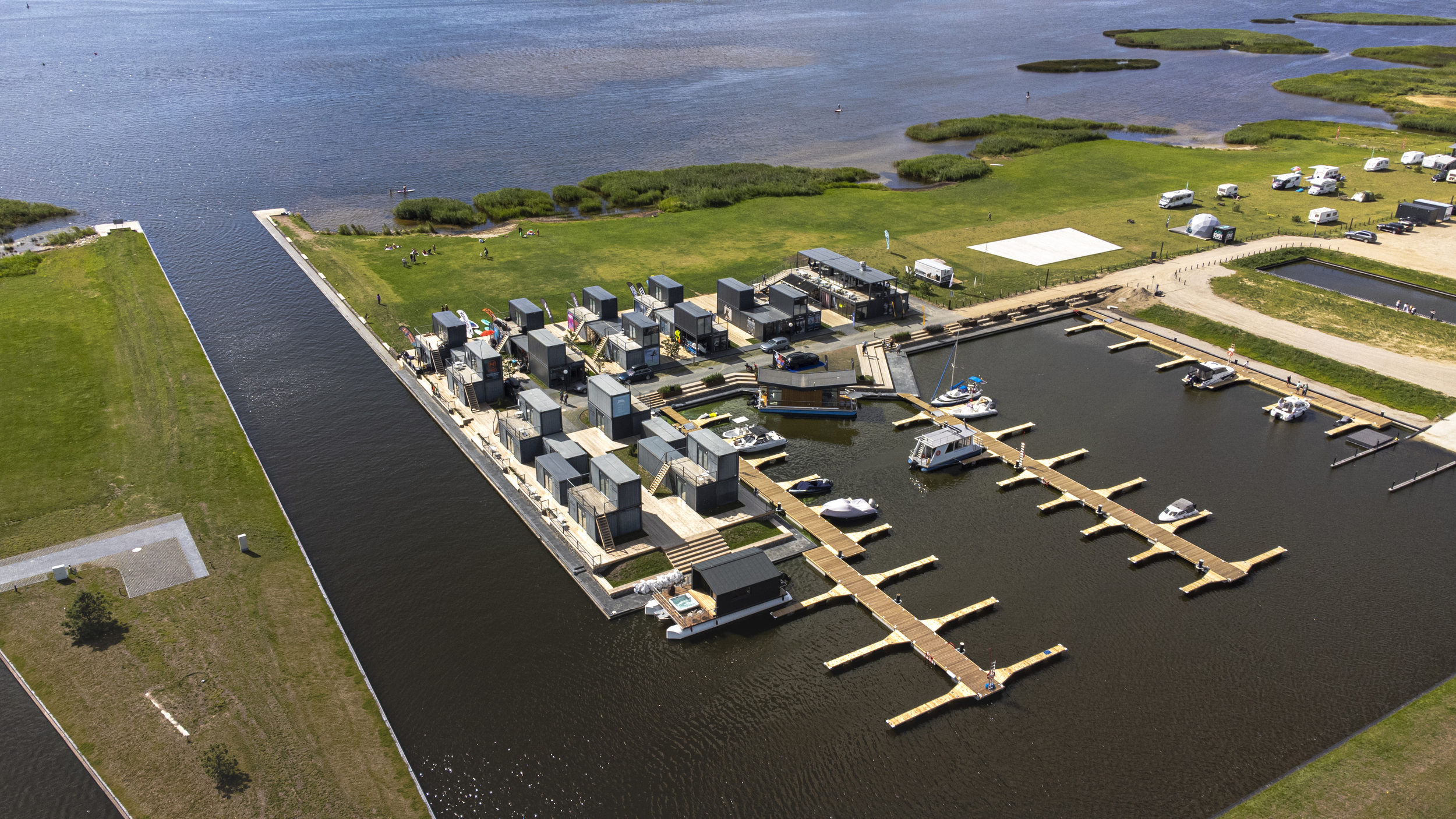 foto: 13 Twin M-Cabin Houseboat