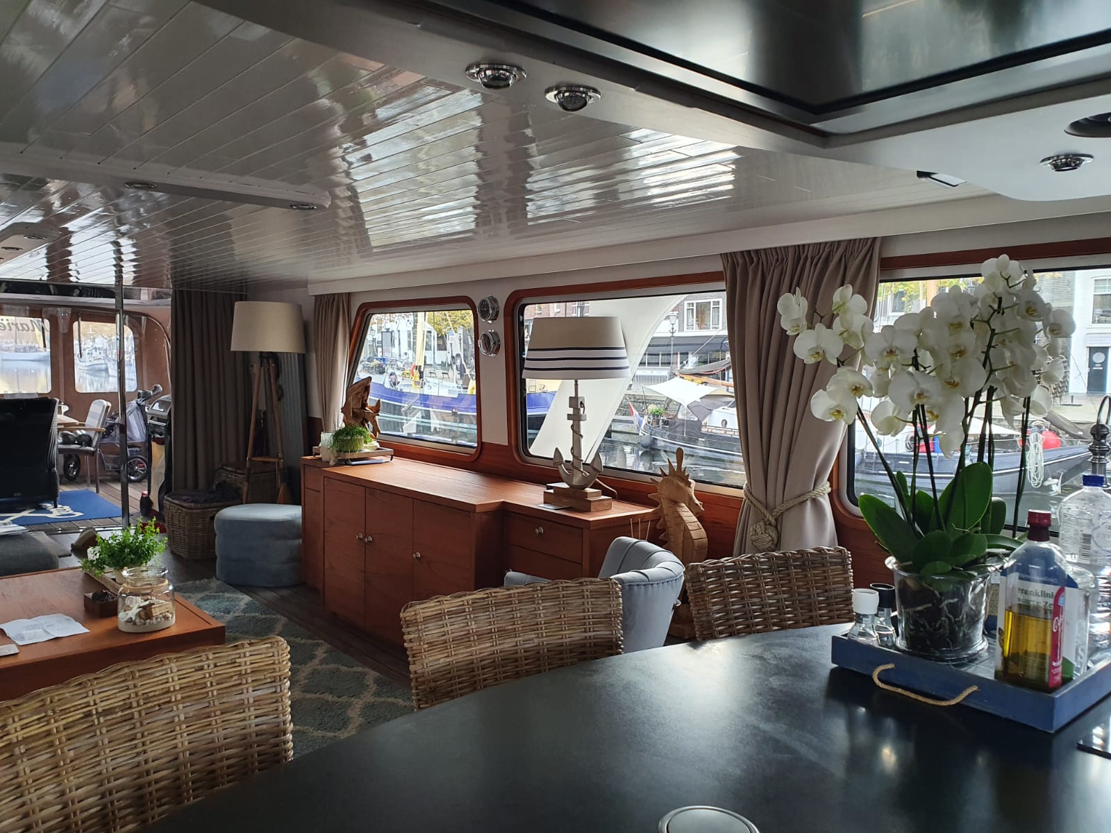 foto: 33 Jacabo 2300 (Varend woonschip)