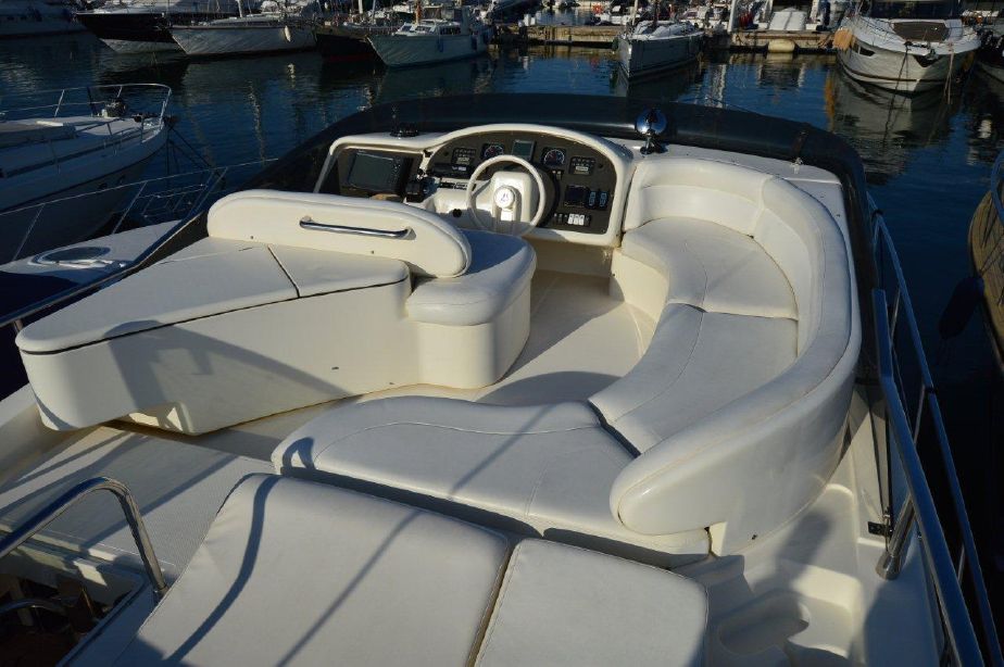 foto: 27 Azimut 52