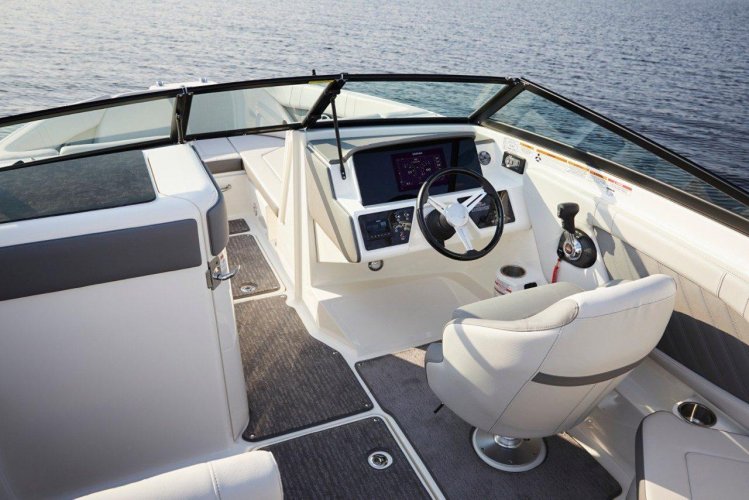 foto: 15 Sea Ray SPX 230