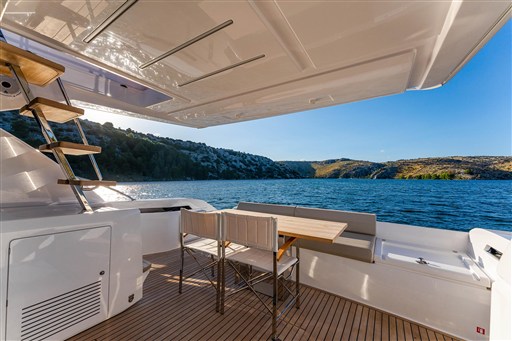 foto: 19 Ferretti Yachts 550