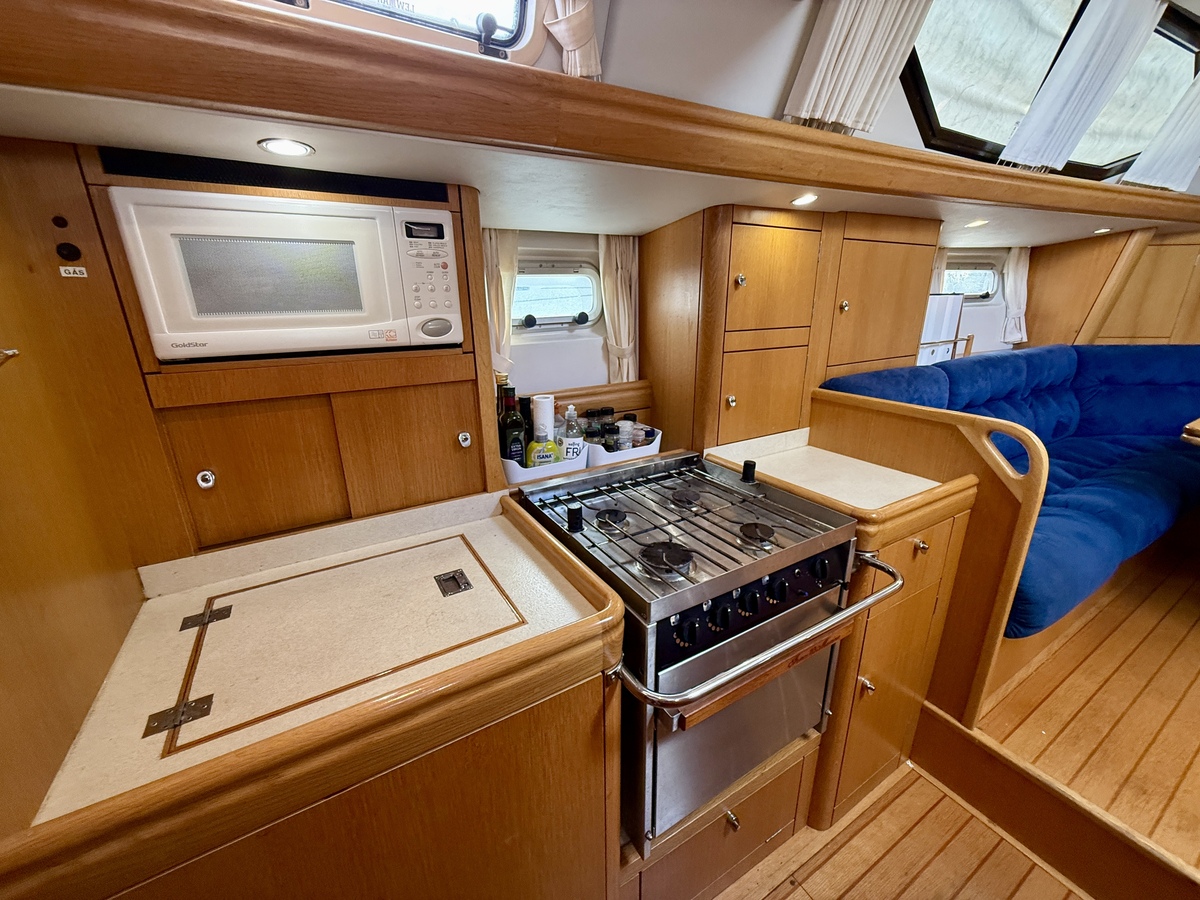 foto: 27 Oyster 45 Deck Saloon