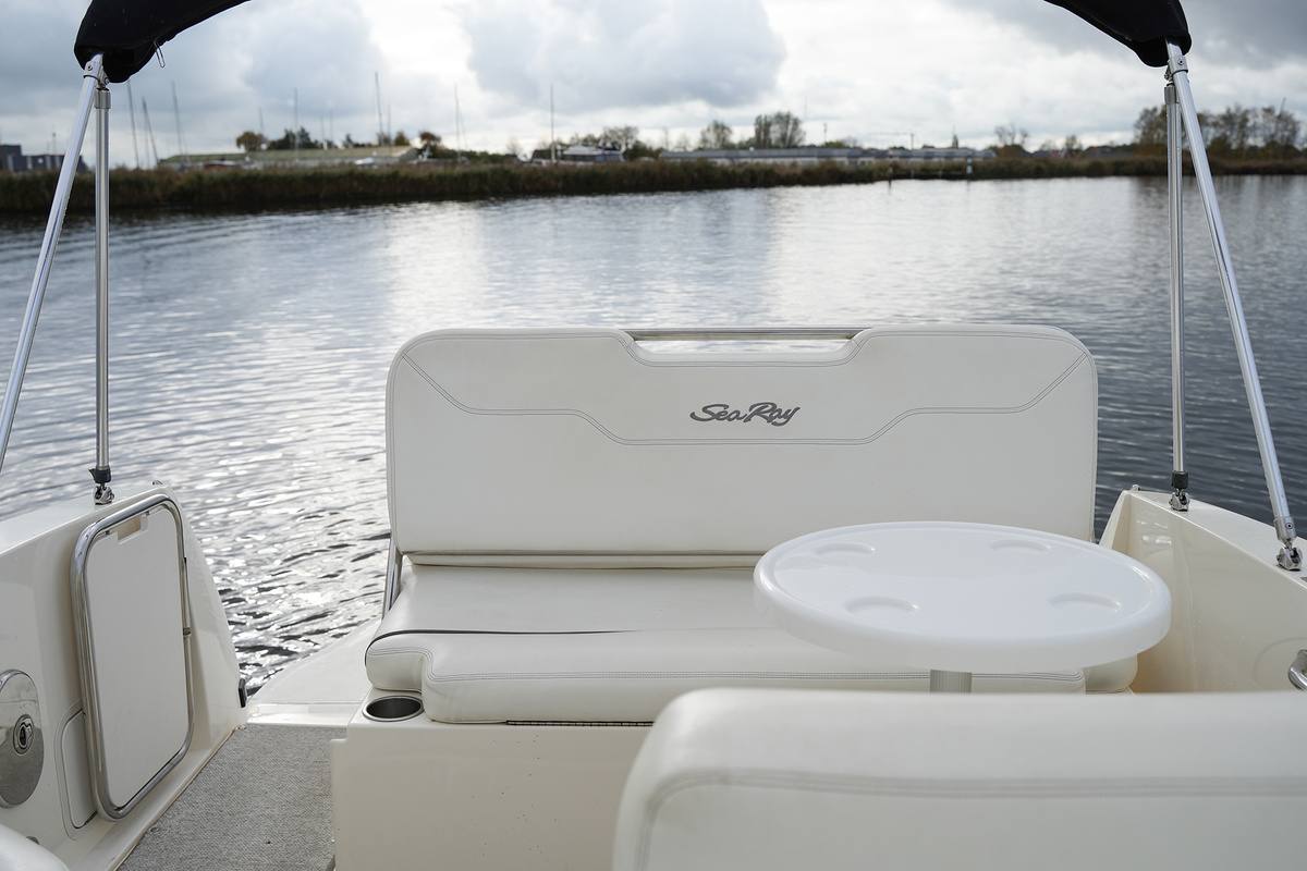 foto: 48 Sea Ray 255 Sundancer