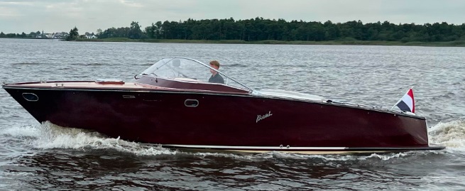 foto: 8 Boesch   850 Runabout 