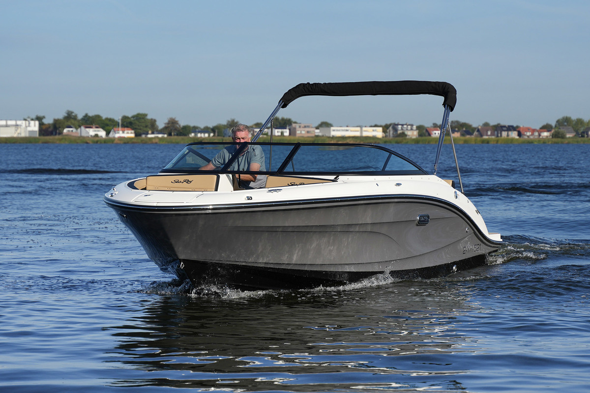foto: 37 Sea Ray SPX 210