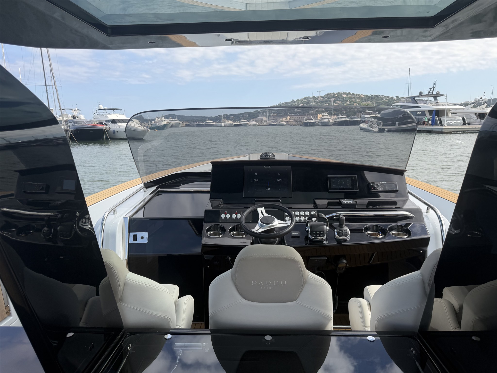 foto: 23 Pardo Yachts 43