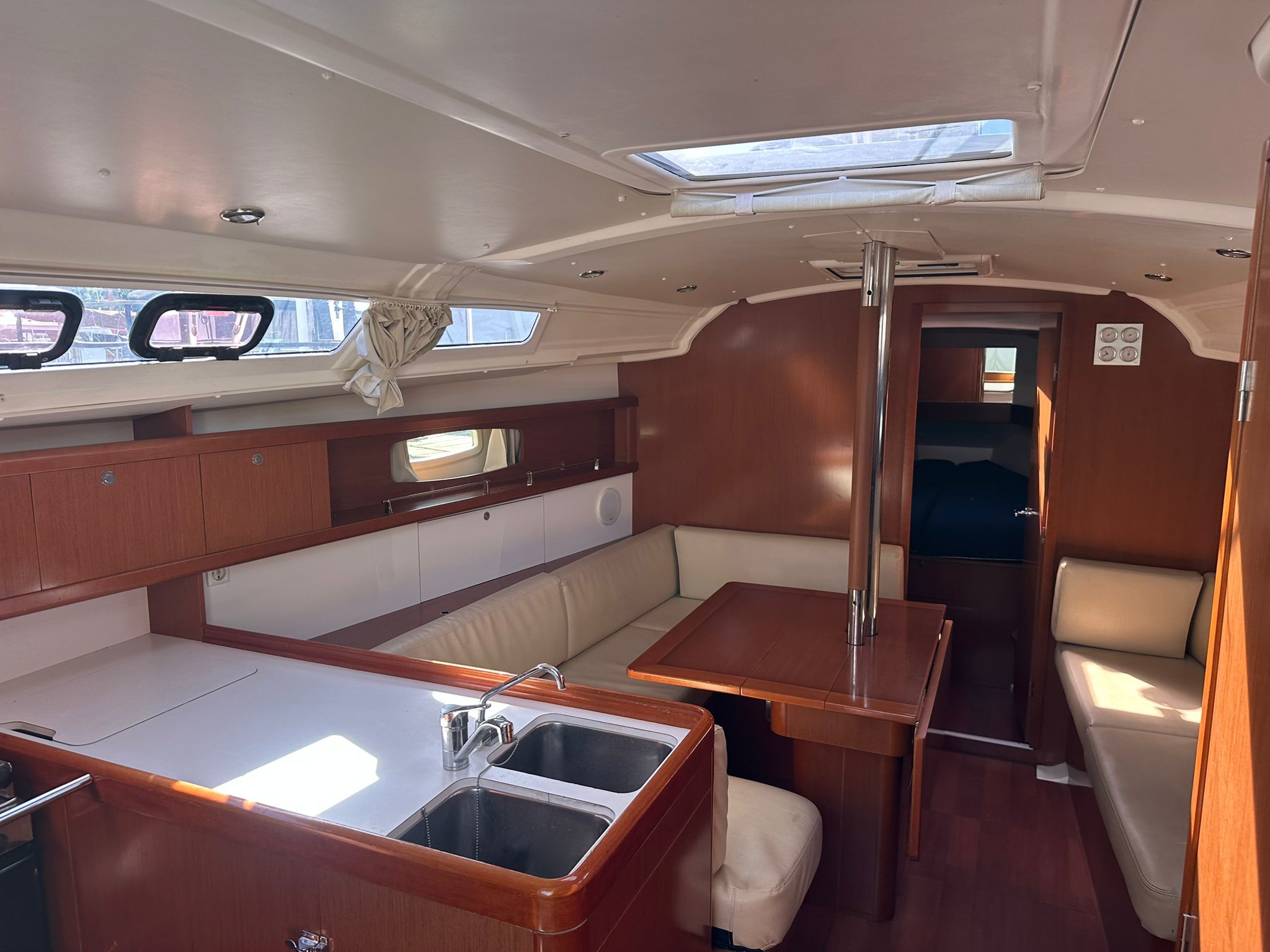 foto: 30 Beneteau Oceanis 37