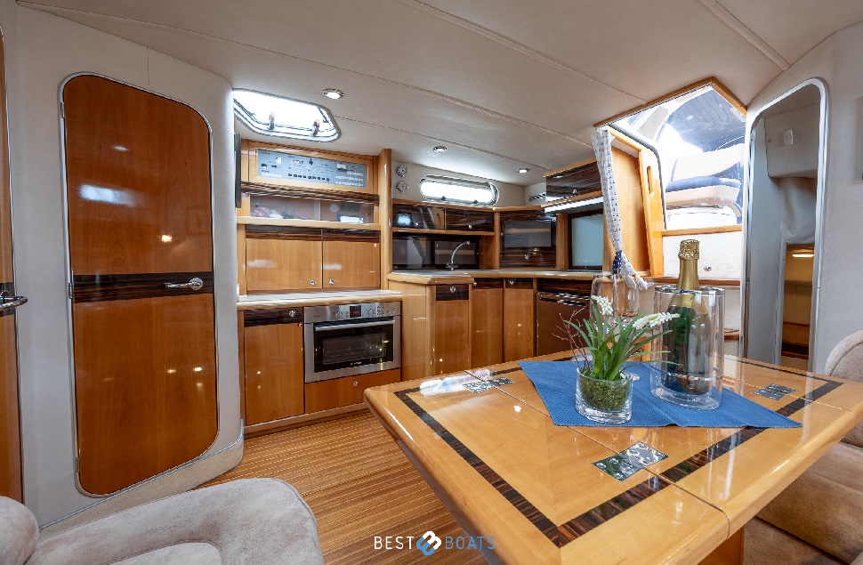 foto: 7 Sealine  380 Ambassador