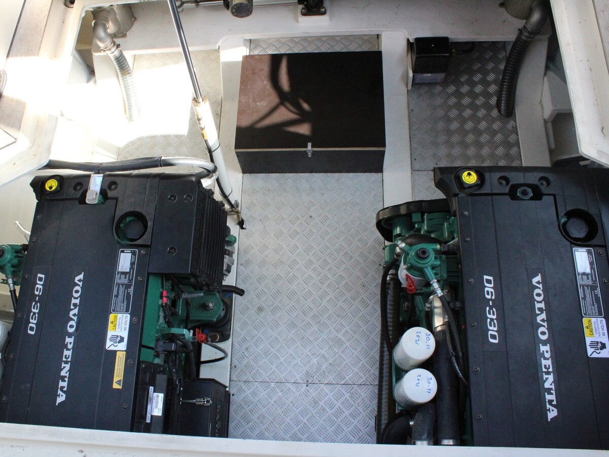 foto: 44 North-Line 37 Wheelhouse