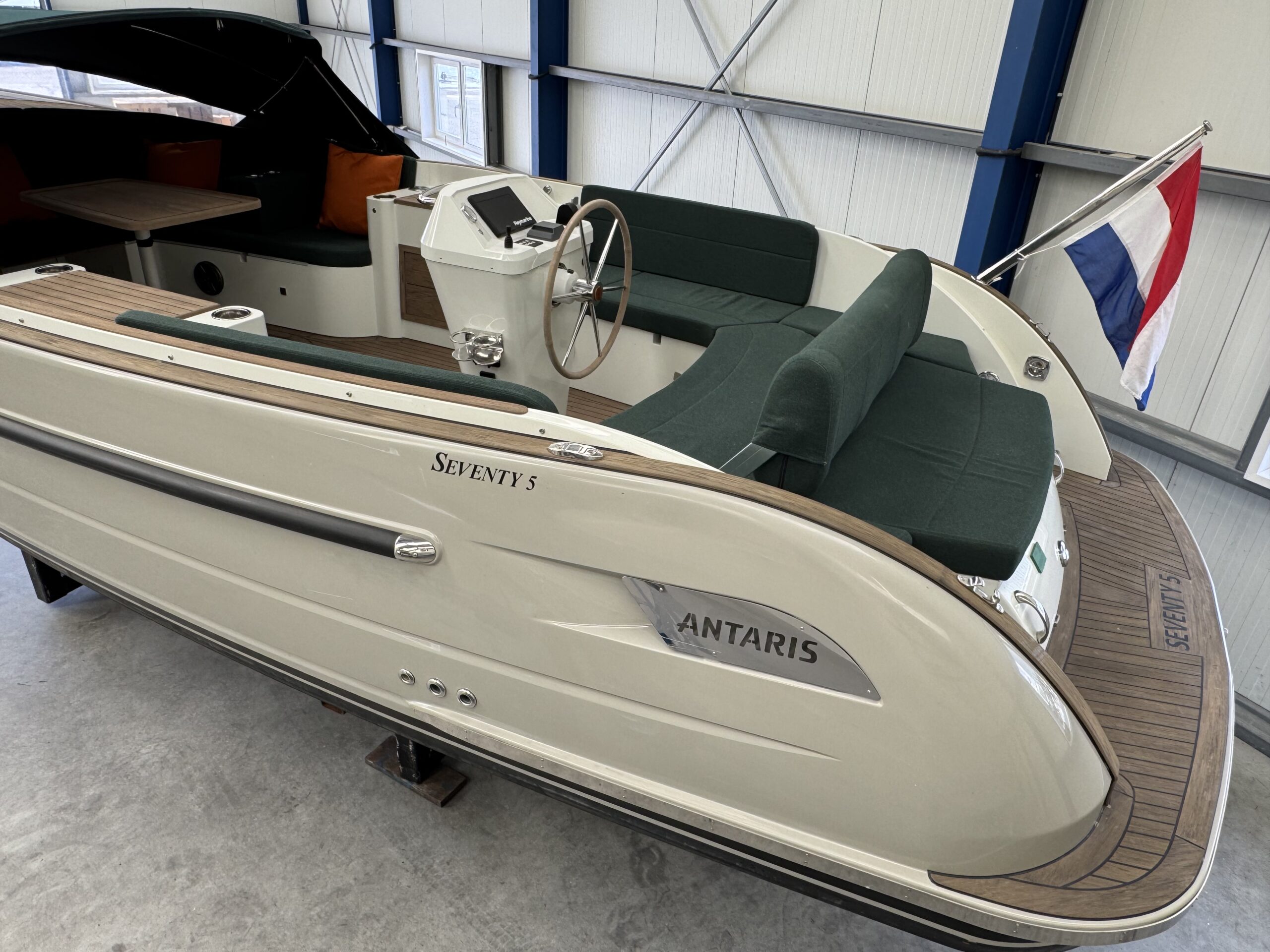 foto: 8 Antaris Seventy5 (Elektro en full options)