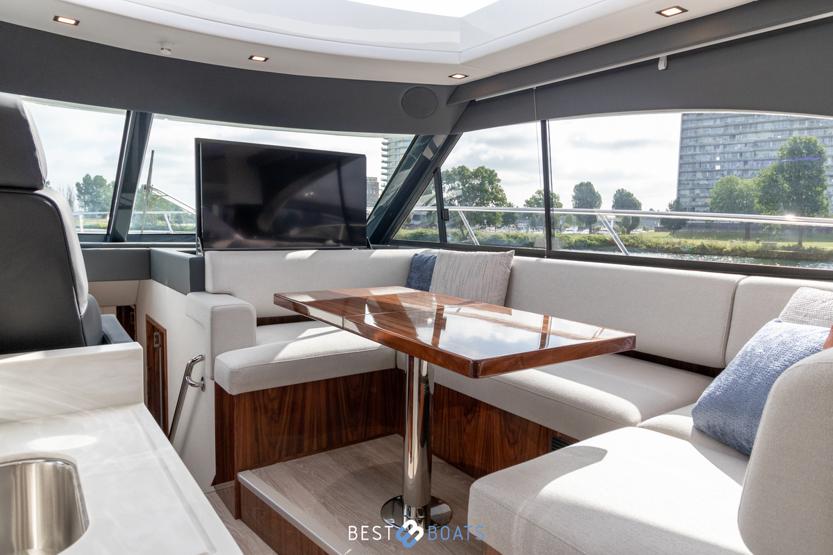 foto: 38 Riviera 4600 SPORT YACHT-PLATINUM EDITION