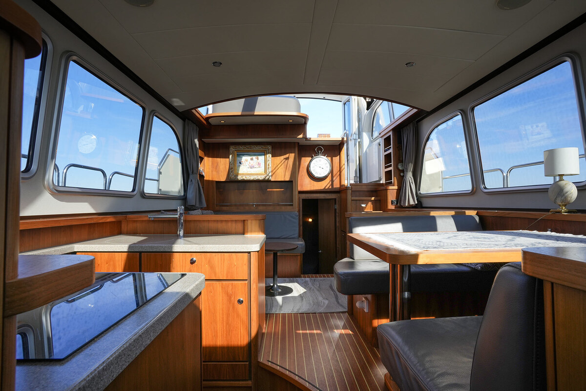 foto: 57 Linssen Grand Sturdy 410 AC Variotop met stabilisator
