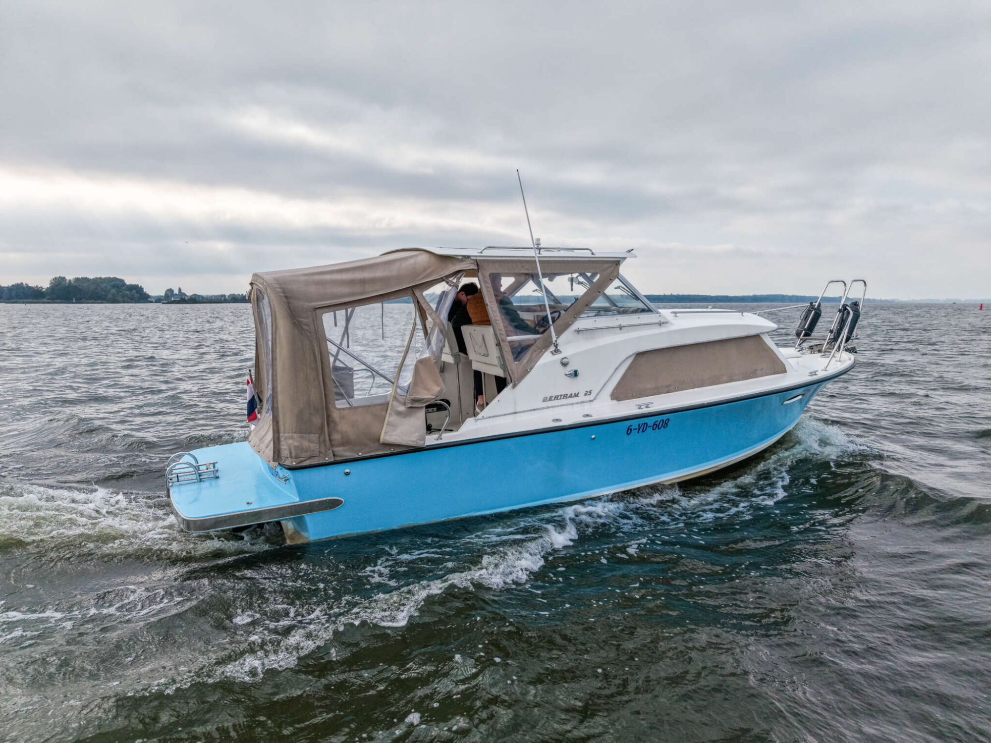 foto: 19 Bertram Bertram 25 Express Cruiser