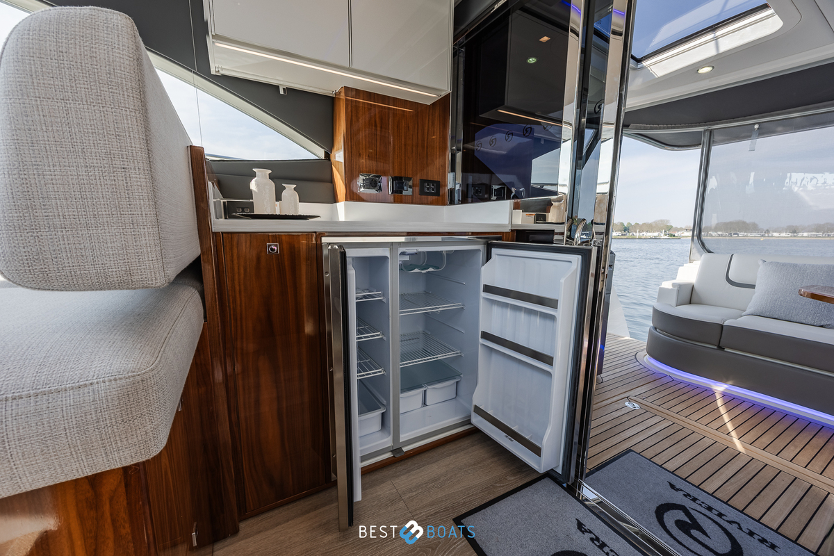 foto: 50 Riviera 4600 SPORT YACHT-PLATINUM EDITION