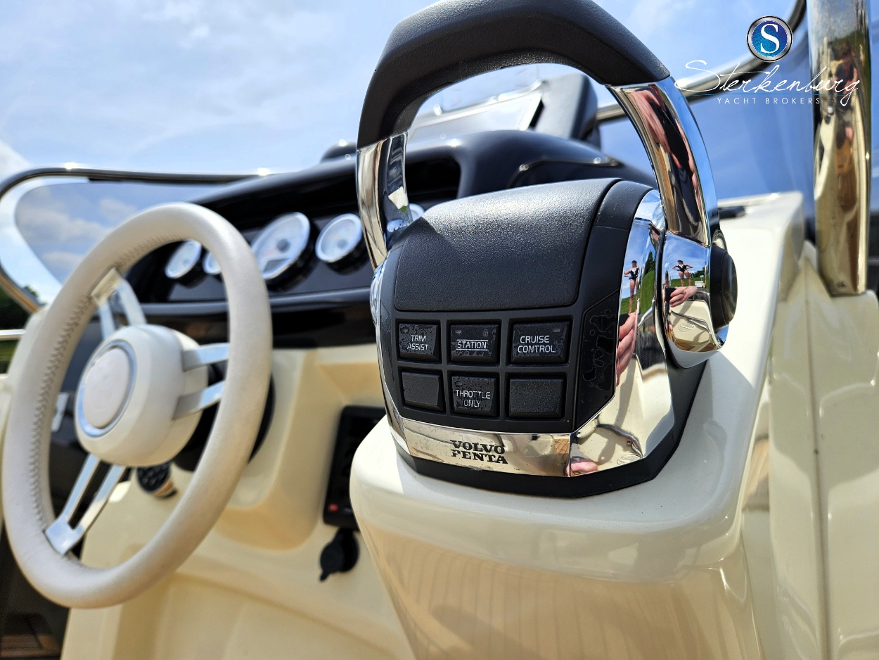 foto: 19 Invictus 280 GT