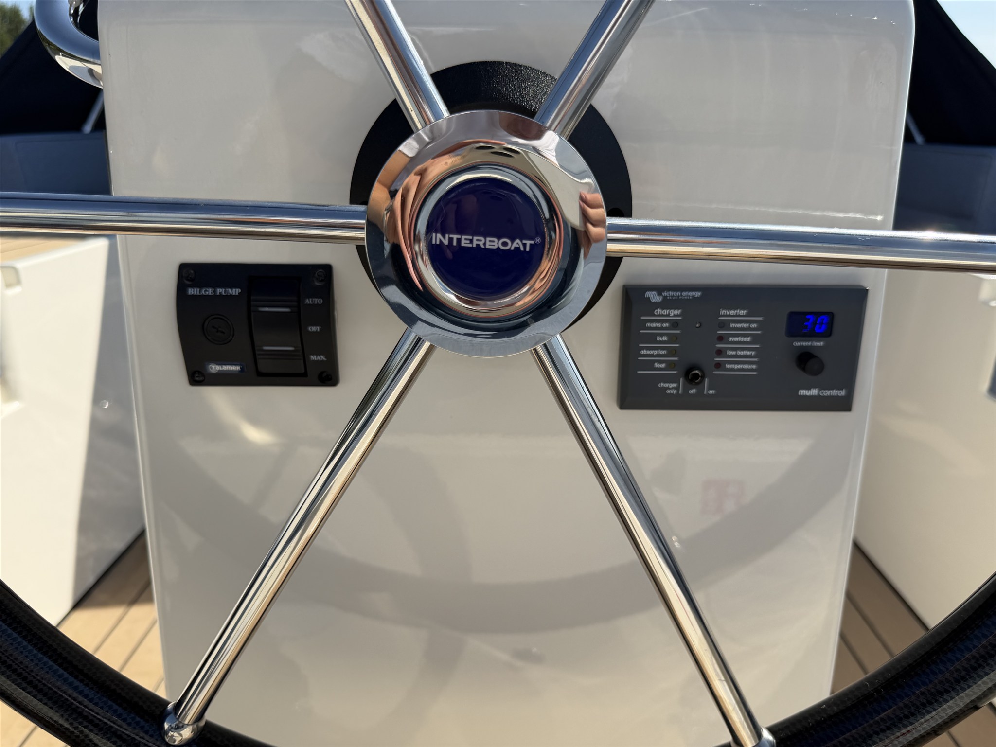 foto: 28 Interboat Intender 750 Cabin