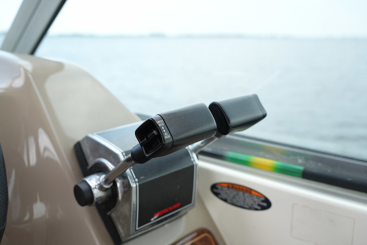 foto: 23 Maxum 3300 SCR