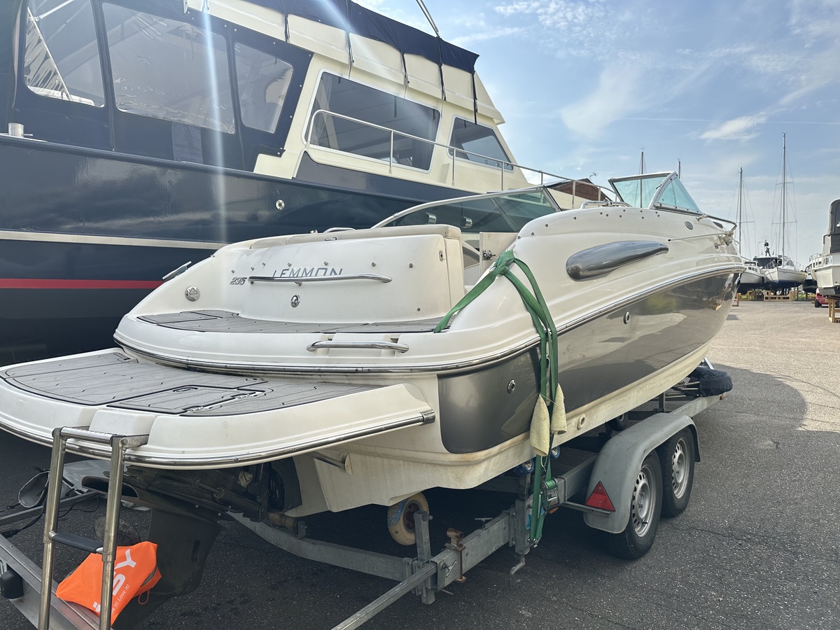 foto: 22 Chaparral 325 SSI