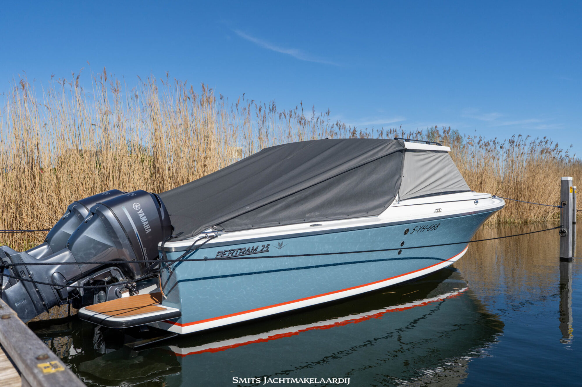 foto: 70 Bertram Bertram 25