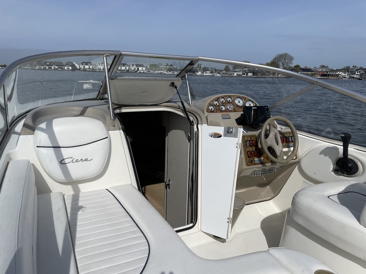 foto: 15 Bayliner 2455 Ciera
