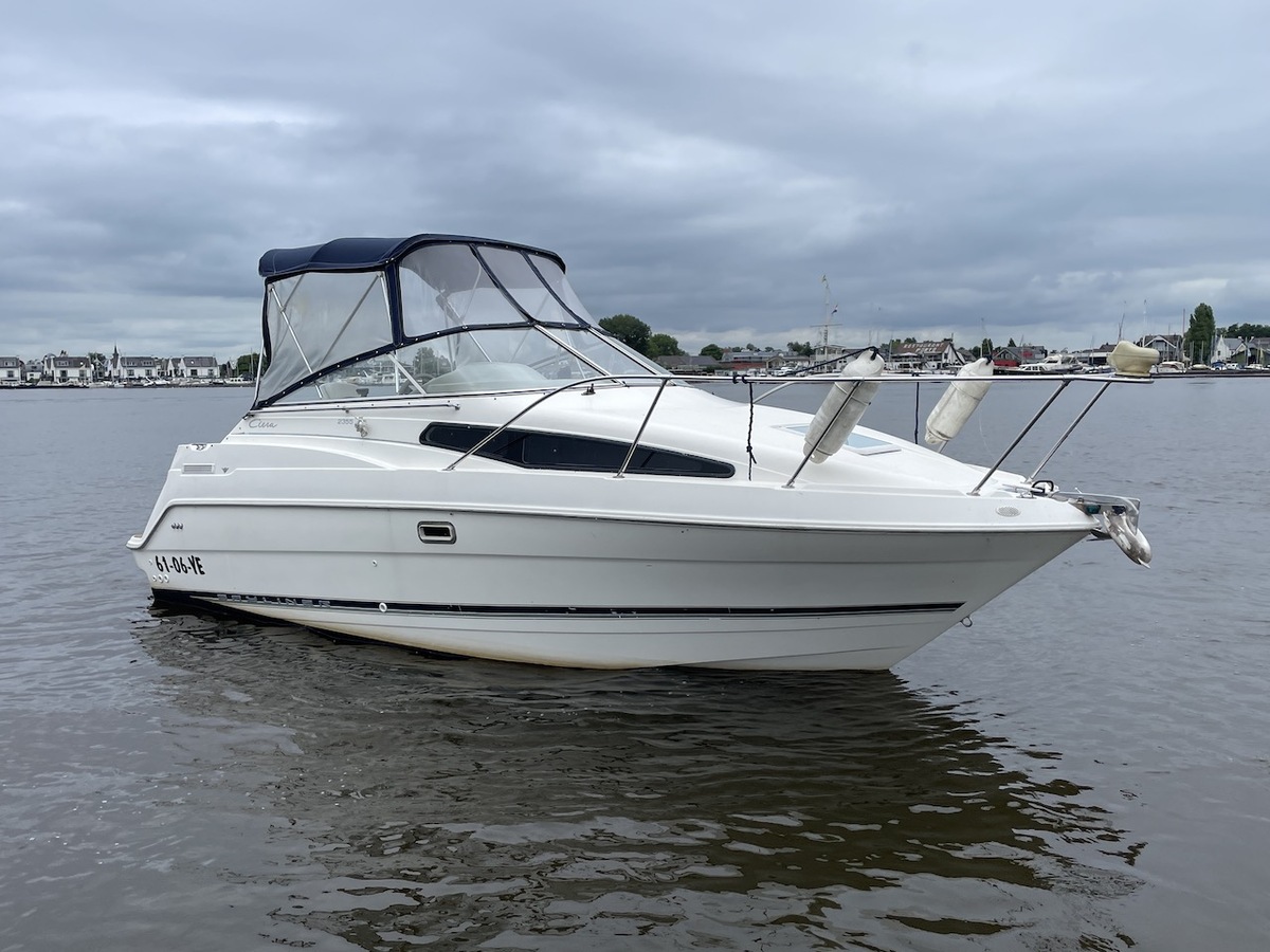 foto: 15 Bayliner 2355 Ciera