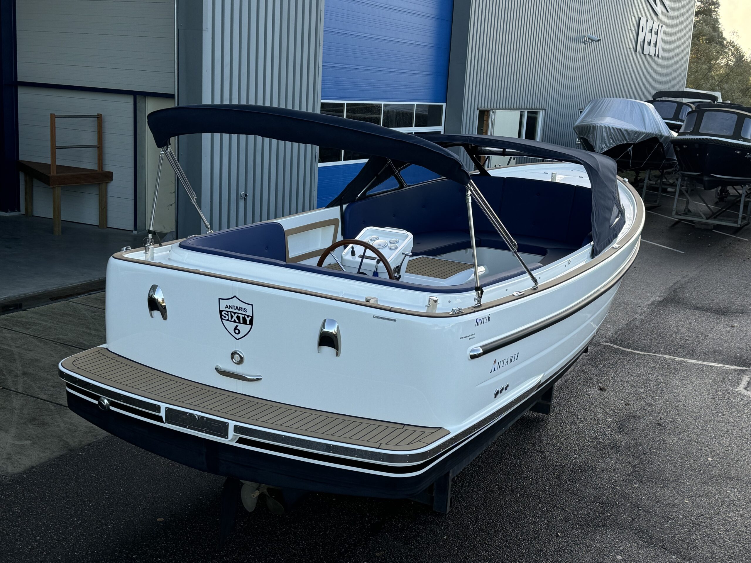 foto: 16 Motorboat 1100