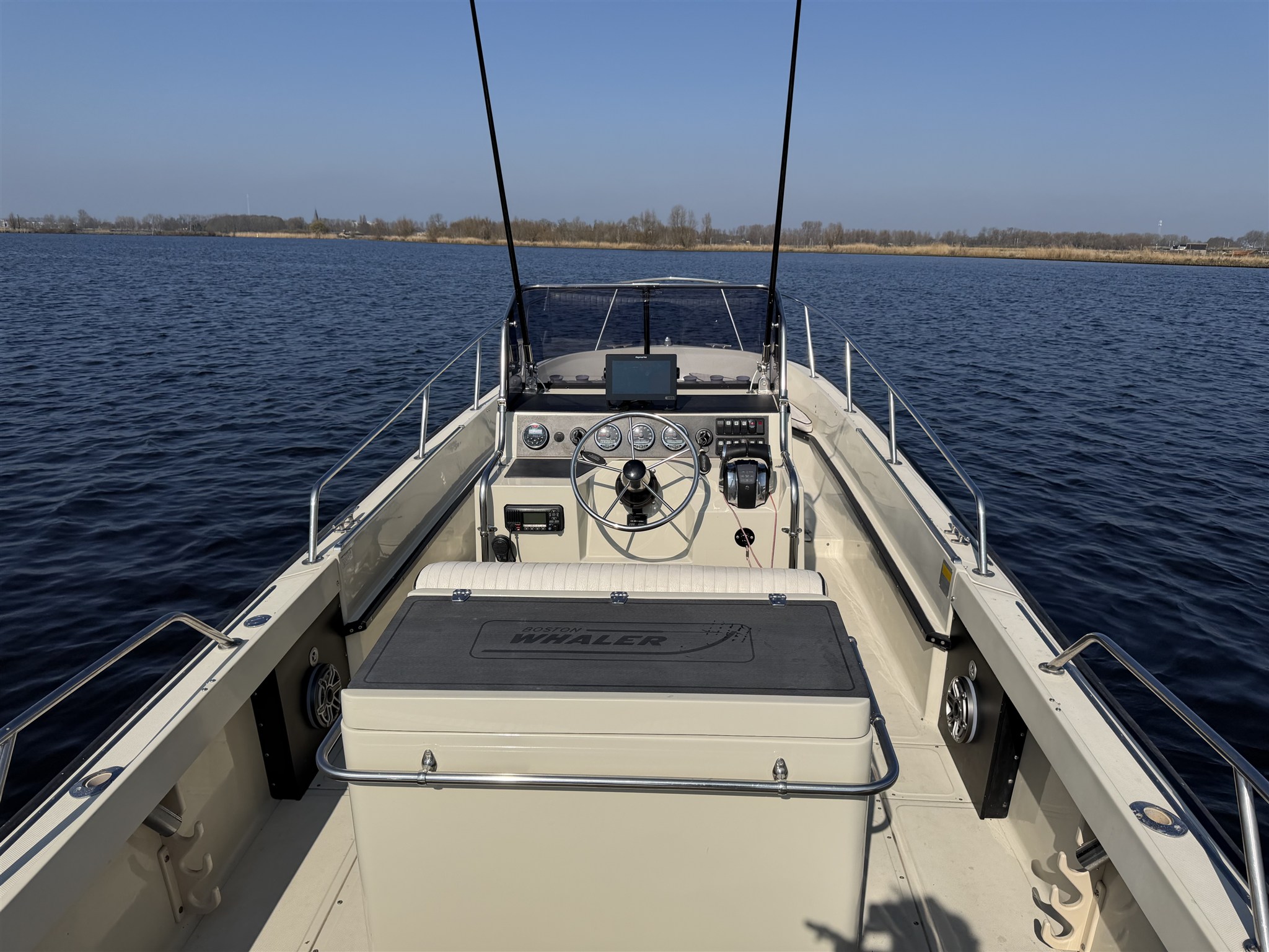 foto: 28 Boston Whaler OUTRAGE 25