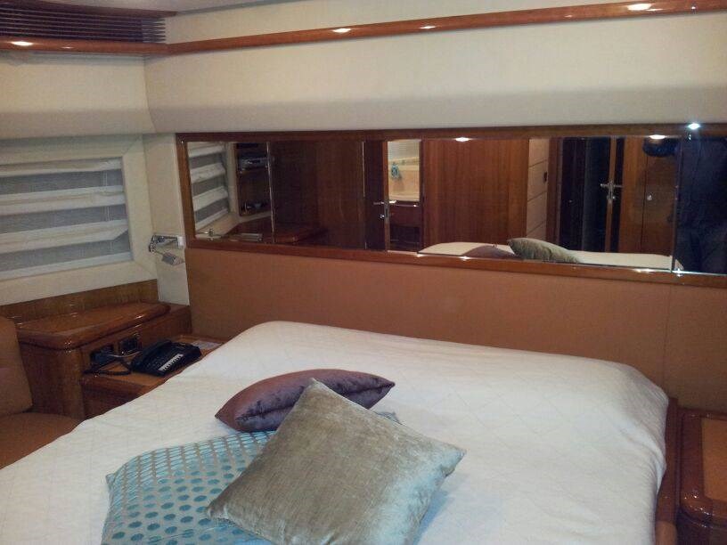 foto: 13 Ferretti  880