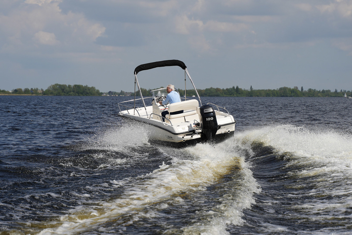 foto: 50 Boston Whaler 170 Dauntless