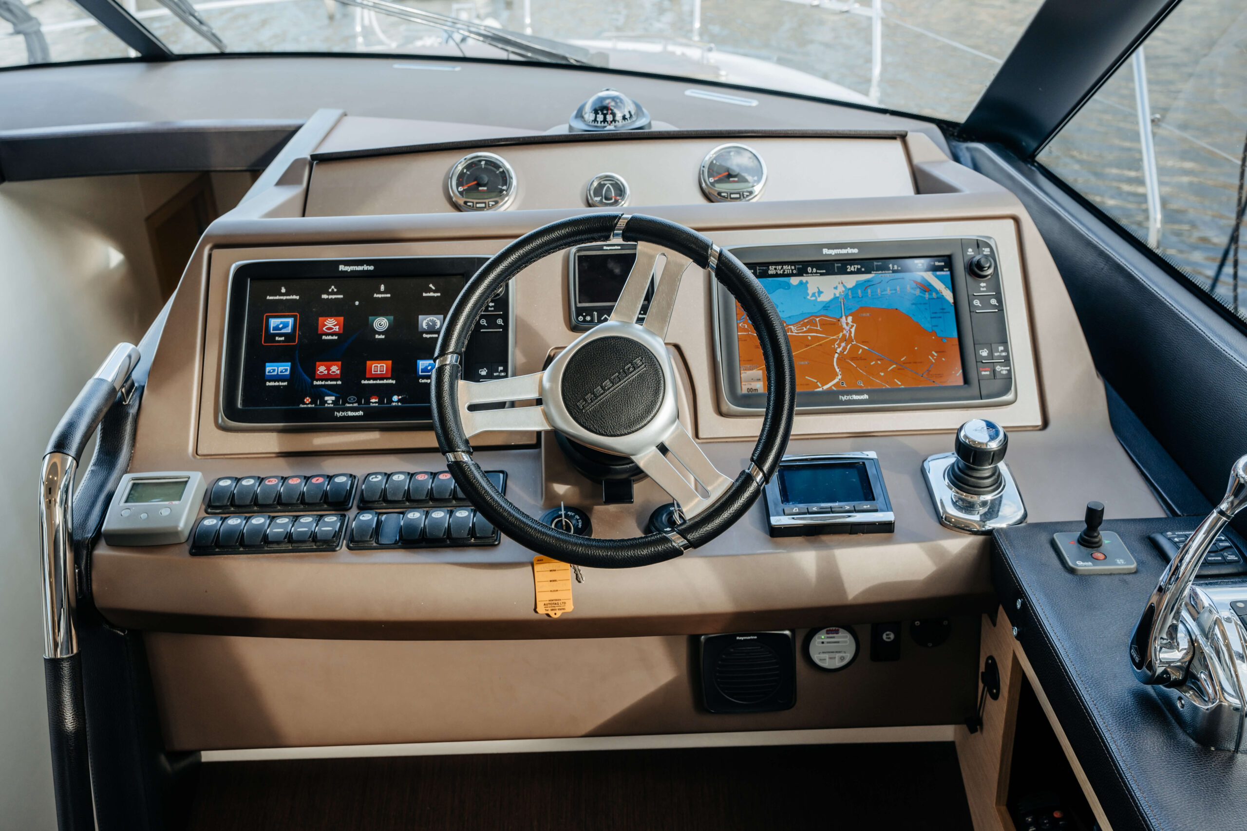 foto: 33 Prestige 550