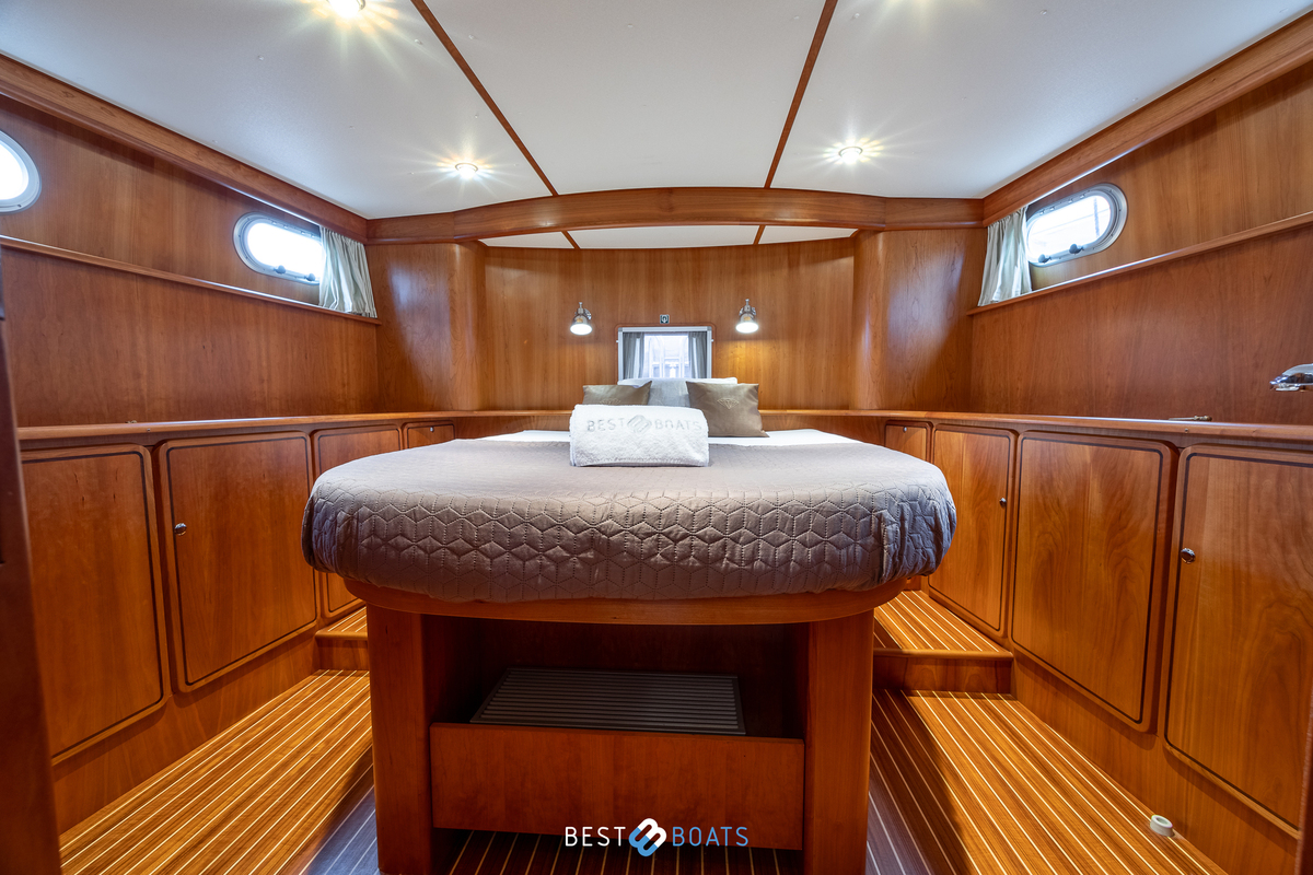 foto: 31 Linssen  Grand Sturdy 430 AC MKII Diamond