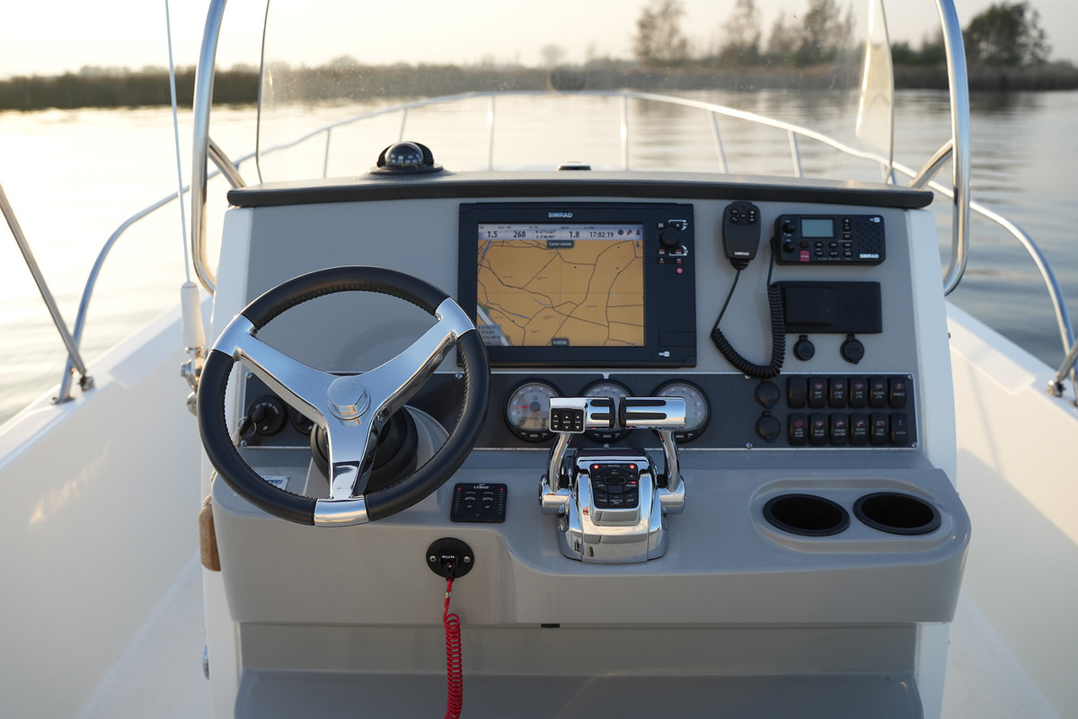 foto: 25 Boston Whaler 270 Dauntless