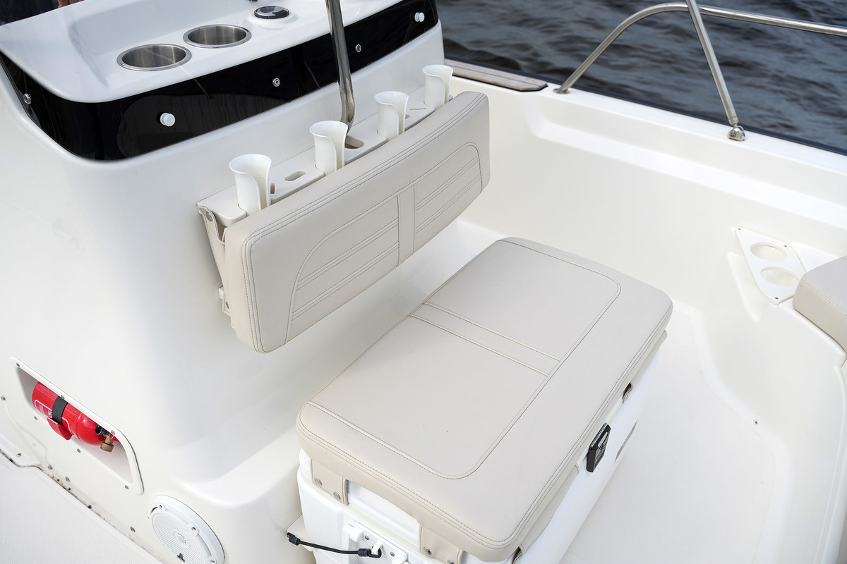 foto: 32 Boston Whaler 190 Montauk