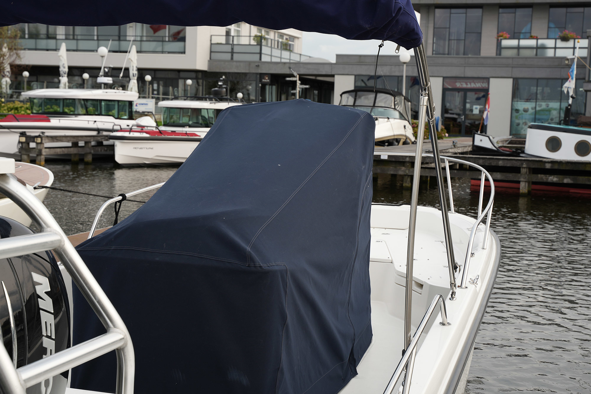 foto: 24 Boston Whaler 230 Dauntless