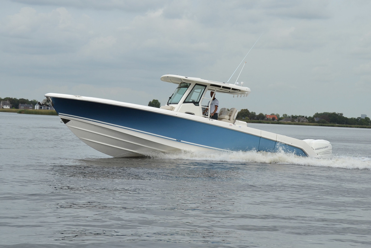 foto: 53 Boston Whaler 330 Outrage