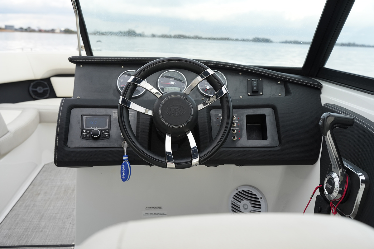 foto: 37 Cobalt CS23