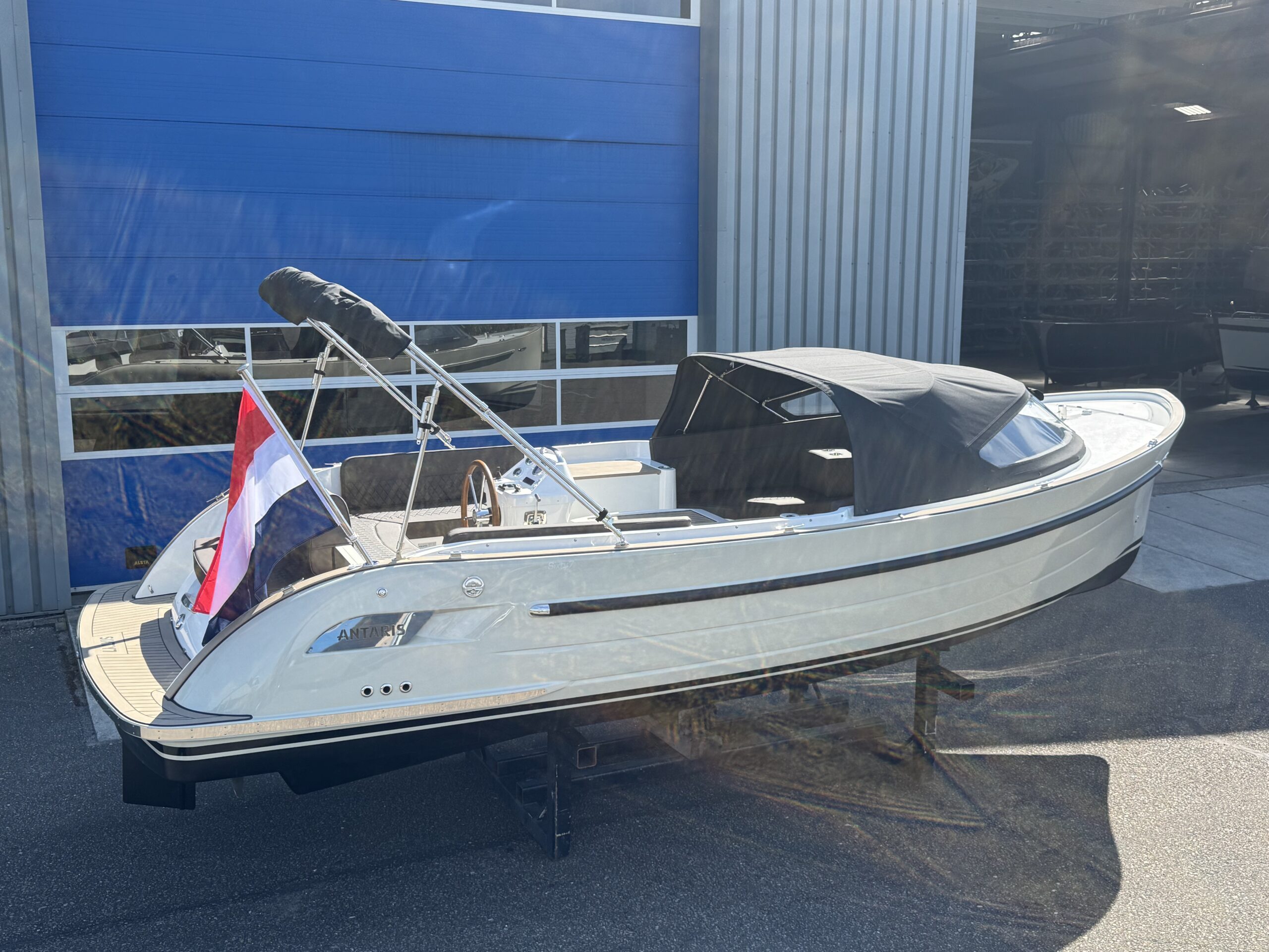foto: 14 Antaris Sixty7 (op voorraad)
